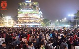 Pháo hoa rực rỡ trên bầu trời Hà Nội vào thời khắc giao thừa